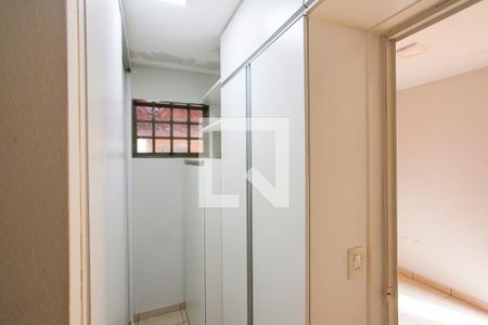 Casa para alugar com 4 quartos, 300m² em Santa Mônica, Uberlândia
