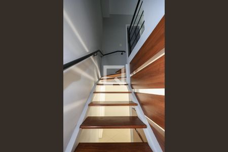 Escada de casa de condomínio à venda com 2 quartos, 106m² em Vila Andrade, São Paulo