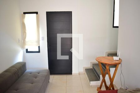 Sala de casa de condomínio para alugar com 2 quartos, 70m² em Parque Residencial Candido Portinari, Ribeirão Preto