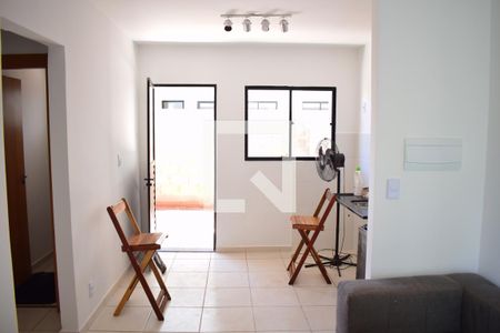 Sala/Cozinha de casa de condomínio para alugar com 2 quartos, 70m² em Parque Residencial Candido Portinari, Ribeirão Preto