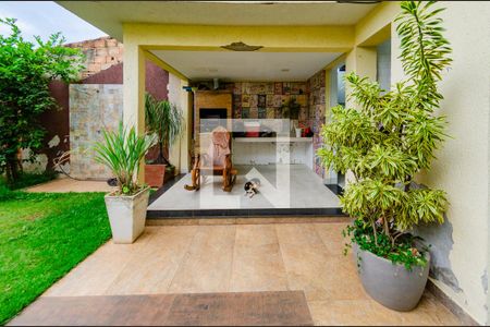 Área externa de casa à venda com 2 quartos, 360m² em Padre Eustáquio, Belo Horizonte