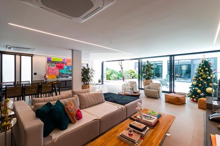 Casa à venda com 5 quartos, 500m² em Jardim Morumbi, São Paulo