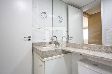 Banheiro de apartamento para alugar com 2 quartos, 135m² em Cabral, Curitiba