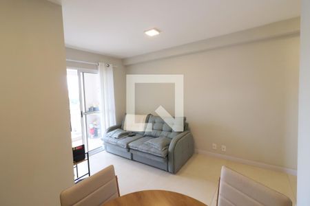 Sala de apartamento para alugar com 2 quartos, 75m² em Km 18, Osasco