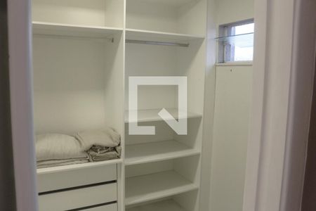 Closet da suíte 1 de casa à venda com 4 quartos, 299m² em Osvaldo Cruz, São Caetano do Sul