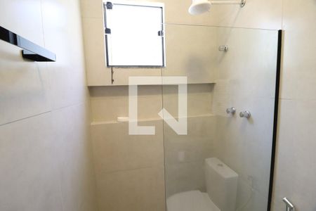 Banheiro do Quarto 1 de casa para alugar com 2 quartos, 100m² em Alto Umuarama, Uberlândia