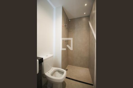 Banheiro de kitnet/studio para alugar com 1 quarto, 25m² em Indianópolis, São Paulo