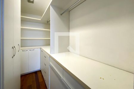 Closet da suíte 1 de apartamento para alugar com 3 quartos, 110m² em Funcionários, Belo Horizonte