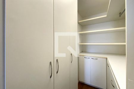 Closet da suíte 1 de apartamento para alugar com 3 quartos, 110m² em Funcionários, Belo Horizonte