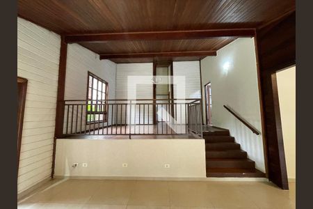 Casa de Condomínio para alugar com 3 quartos, 290m² em Chácara Moinho Velho, Cotia