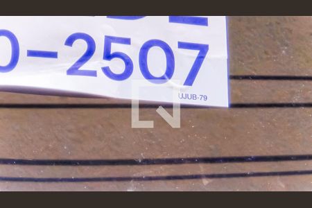Fachada do bloco com placa de apartamento à venda com 2 quartos, 44m² em Tomás Coelho, Rio de Janeiro