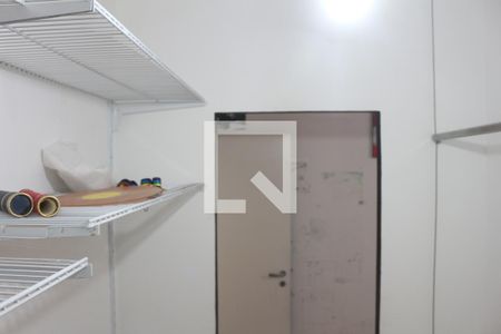 Closet da suíte 1 de casa para alugar com 2 quartos, 180m² em Osvaldo Cruz, São Caetano do Sul