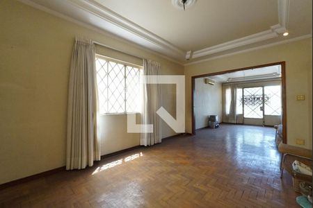 Casa à venda com 3 quartos, 250m² em Vila Monumento, São Paulo