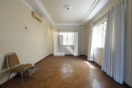 Casa à venda com 3 quartos, 250m² em Vila Monumento, São Paulo