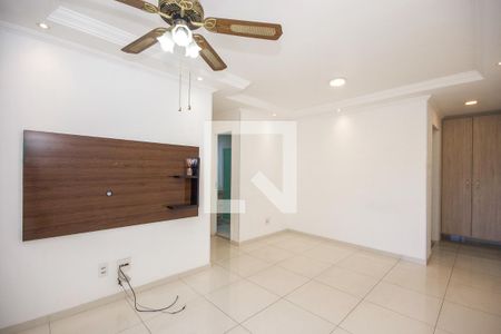 Sala de apartamento para alugar com 3 quartos, 76m² em Jardim Bom Tempo, Taboão da Serra