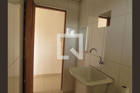 Banheiro de casa para alugar com 1 quarto, 29m² em Km 18, Osasco