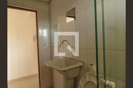 Banheiro de casa para alugar com 1 quarto, 29m² em Km 18, Osasco