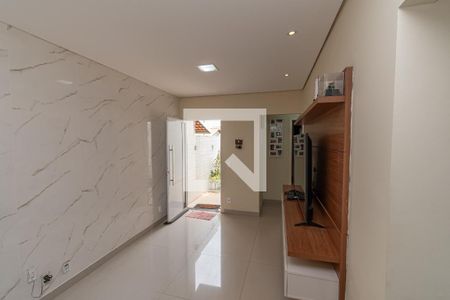 Sala de Estar/TV  de casa de condomínio para alugar com 2 quartos, 75m² em Residencial Real Park Sumaré, Sumaré