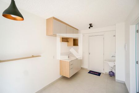 Sala e cozinha de apartamento para alugar com 1 quarto, 29m² em Guaiauna, São Paulo