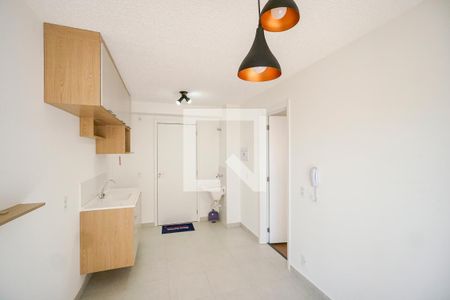 Sala e cozinha de apartamento para alugar com 1 quarto, 29m² em Guaiauna, São Paulo