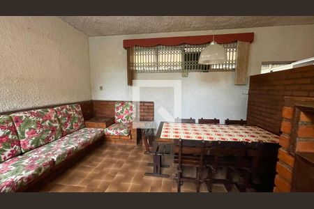 Sala 1 de casa para alugar com 7 quartos, 356m² em Jardim Guanabara, Rio de Janeiro