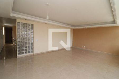 Sala de casa para alugar com 4 quartos, 300m² em Jardim Guanabara, Rio de Janeiro