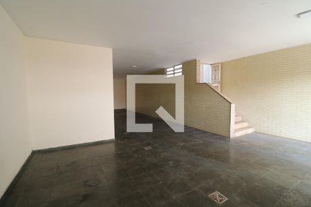 Garagem de casa para alugar com 4 quartos, 300m² em Jardim Guanabara, Rio de Janeiro