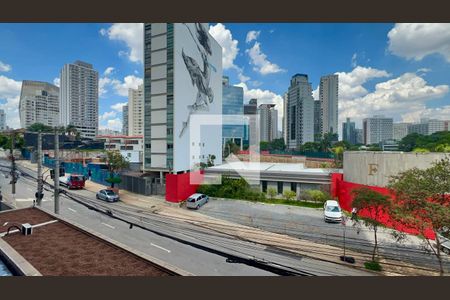 Varanda de kitnet/studio para alugar com 1 quarto, 27m² em Pinheiros, São Paulo