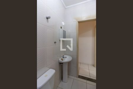 Banheiro social de casa para alugar com 2 quartos, 95m² em Jardim Oliveira, Guarulhos