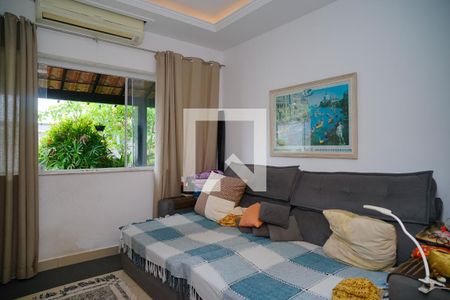 Sala de TV de casa à venda com 4 quartos, 181m² em Serra Grande, Niterói