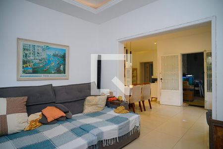 Sala de TV de casa à venda com 4 quartos, 181m² em Serra Grande, Niterói