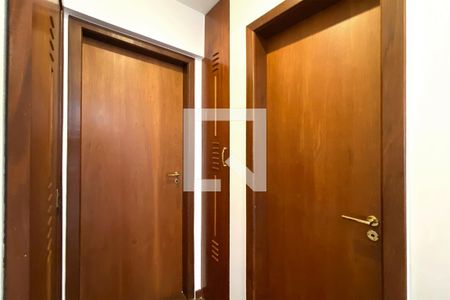 Corredor de apartamento para alugar com 3 quartos, 105m² em Santo Antônio, Belo Horizonte