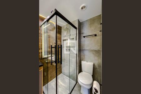 Banheiro de kitnet/studio para alugar com 1 quarto, 22m² em Paraíso, São Paulo