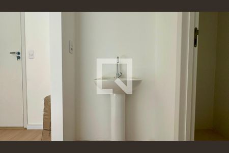 Banheiro de kitnet/studio para alugar com 1 quarto, 35m² em Pinheiros, São Paulo