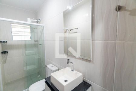 Banheiro da Suíte de casa para alugar com 2 quartos, 80m² em Vila Guarani (Zona Sul), São Paulo