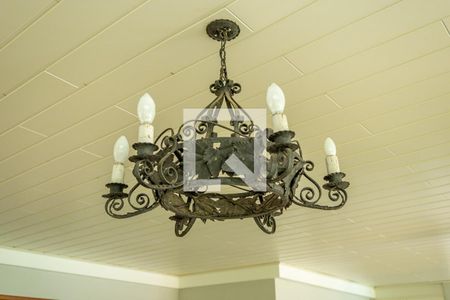 Detalhe varandão: Lustre de casa de condomínio para alugar com 5 quartos, 640m² em Riviera Tamborlim, Americana