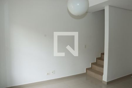 Casa de Condomínio para alugar com 2 quartos, 86m² em Jardim Maria Tereza, Cotia