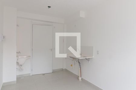 Sala/Cozinha de apartamento à venda com 2 quartos, 32m² em Vila Carmosina, São Paulo