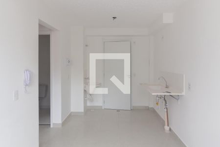 Sala/Cozinha de apartamento à venda com 2 quartos, 32m² em Vila Carmosina, São Paulo