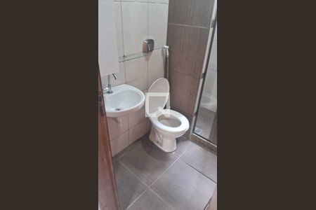 Banheiro de kitnet/studio para alugar com 1 quarto, 35m² em Lins de Vasconcelos, Rio de Janeiro