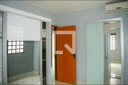 Casa para alugar com 4 quartos, 230m² em Setor Goiânia 2, Goiânia