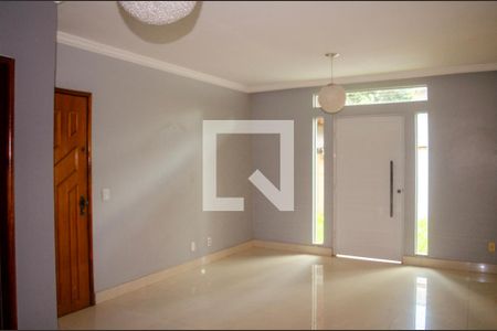 Casa para alugar com 4 quartos, 230m² em Setor Goiânia 2, Goiânia