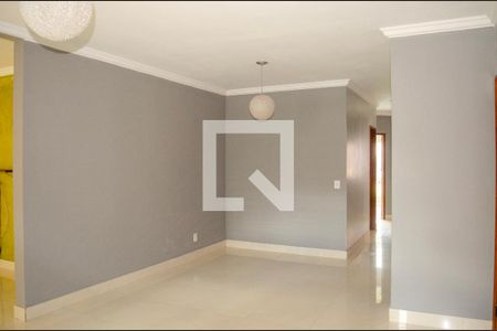 Casa para alugar com 4 quartos, 230m² em Setor Goiânia 2, Goiânia