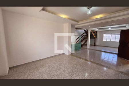 Sala 1 de casa para alugar com 4 quartos, 370m² em Parque Anhanguera, Goiânia