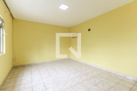 Casa para alugar com 3 quartos, 234m² em Conjunto Residencial José Bonifácio, São Paulo