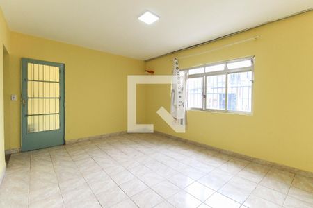 Casa para alugar com 3 quartos, 234m² em Conjunto Residencial José Bonifácio, São Paulo
