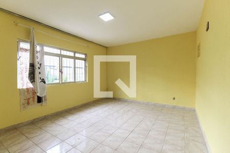 Casa para alugar com 3 quartos, 234m² em Conjunto Residencial José Bonifácio, São Paulo