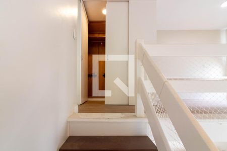 Escada de apartamento à venda com 1 quarto, 51m² em Vila Helena, São Paulo