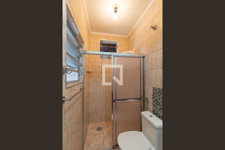 Banheiro da suíte de casa para alugar com 2 quartos, 70m² em Vila Creti, Carapicuíba