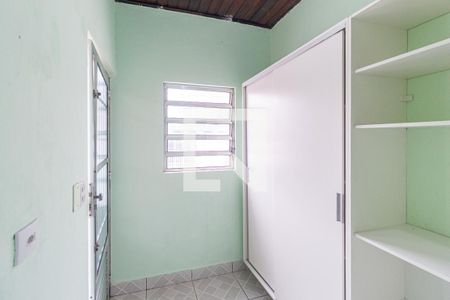 Quarto de casa para alugar com 2 quartos, 70m² em Vila Creti, Carapicuíba